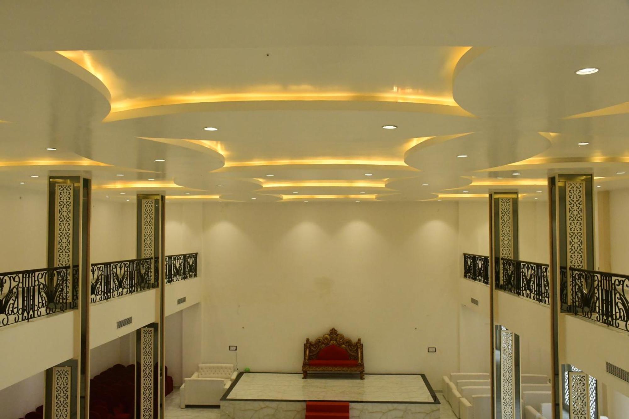 Vatika Banquet And Lawn Hotel Гая Екстериор снимка